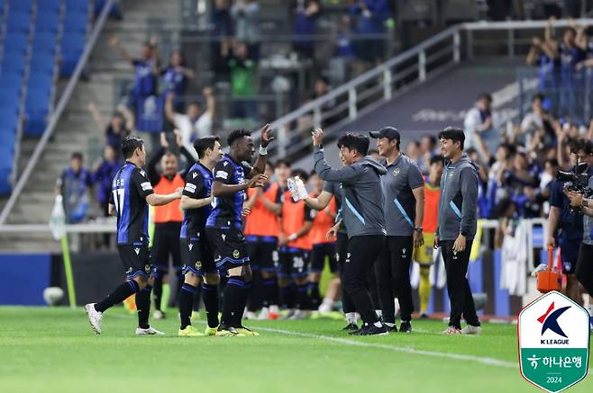 인천 음포쿠 세리머니. 한국프로축구연맹