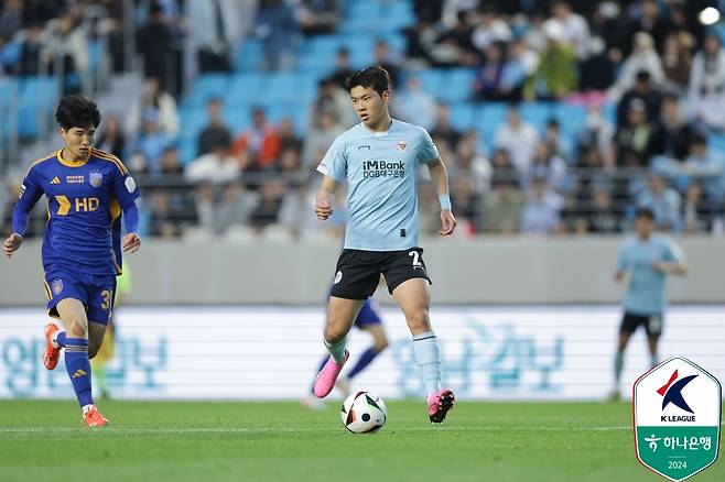 황재원(가운데). /사진=한국프로축구연맹 제공