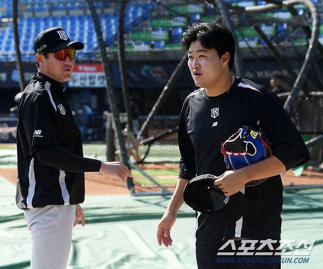 29일 잠실구장에서 열린 두산 베어스와 KT 위즈의 경기. 전날 트레이드된 KT 오재일이 훈련을 준비하고 있다. 잠실=박재만 기자 pjm@sportschosun.com/2024.05.29/