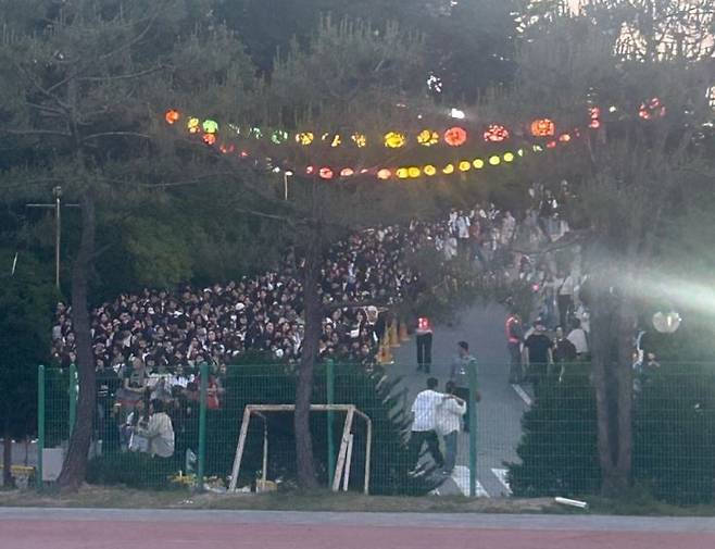 29일 축제 당시 몰린 인파 [이미지출처=온라인 커뮤니티 갈무리]