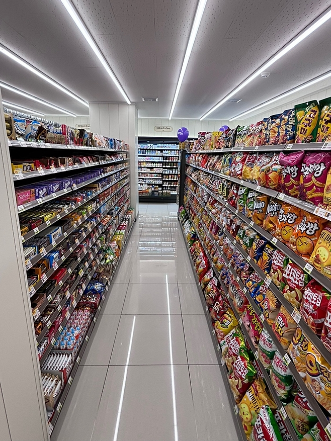 경남 진주시 공군교육사령부 비성회관 1층에 편의점 CU의 라면 특화 편의점이 문을 열었다. [사진 출처 = BGF리테일]