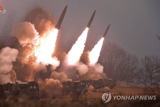 합참 "北 발사 탄도미사일은 단거리 추정 10여발" [연합뉴스 자료사진] 국내에서만 사용가능. 재배포 금지. For Use Only in the Republic of Korea. No Redistribution.