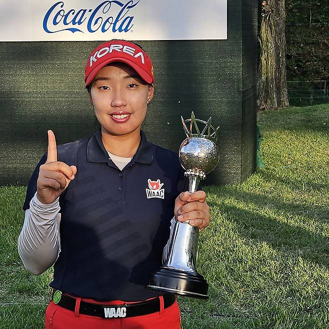 지난 5일 JLPGA 투어 역대 최연소 우승한 15세 이효송 [(주)스포츠인 제공. 재판매 및 DB 금지]