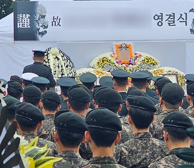 군기 훈련(얼차려)을 받다가 쓰러져 숨진 육군 훈련병의 영결식이 30일 오전 전남 나주 한 장례식장에서 엄수되고 있다. 2024.5.30/뉴스1 ⓒ News1 최성국 기자