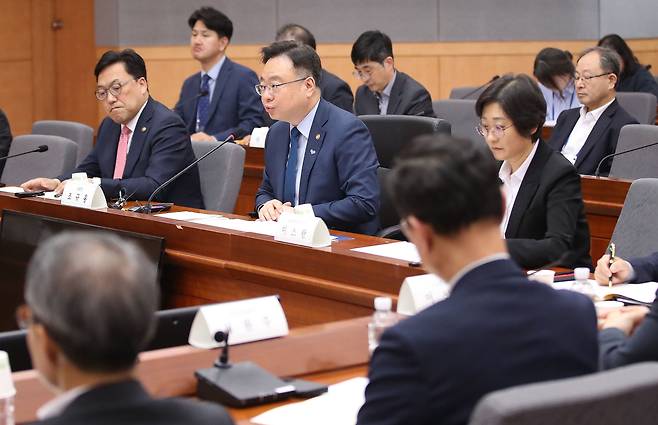 조규홍 보건복지부 장관이 31일 서울 종로구 정부서울청사에서 열린 국민연금 기금운용위원회 회의에서 발언을 하고 있다. /뉴스1