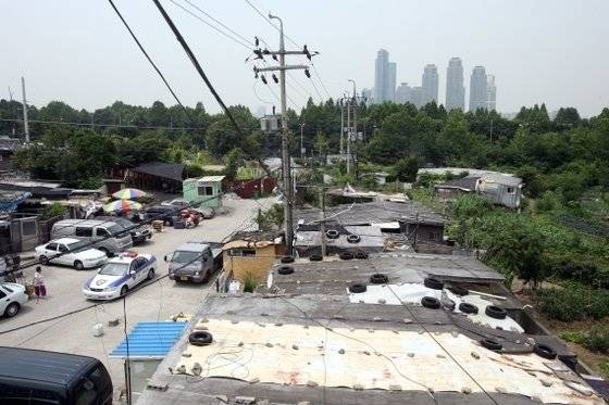 대규모 신축 아파트가 들어서게 될 서울 강남구 개포동 구룡마을. [중앙포토]