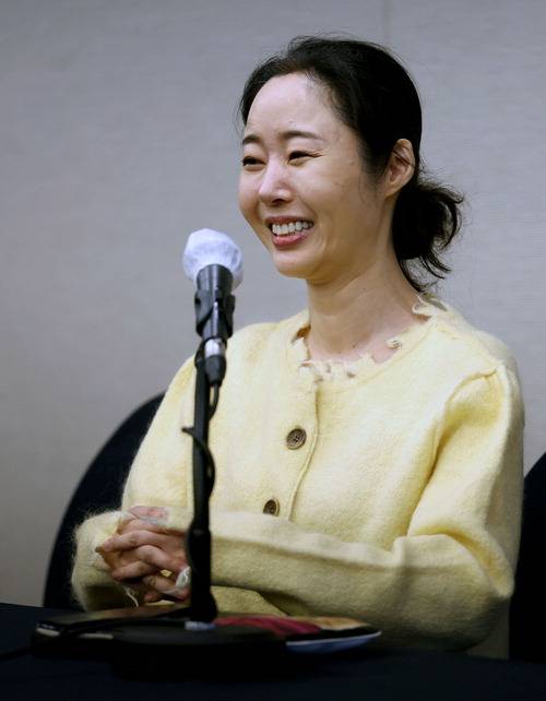 민희진 어도어 대표가 31일 서울 중구 프레스센터에서 어도어 임시주주총회 관련 기자회견을 하고 있다.  이승환 기자