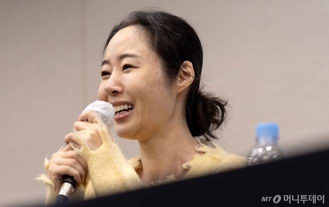 [서울=뉴시스] 김혜진 기자 = 민희진 어도어 대표가 31일 오후 서울 중구 한국프레스센터에서 열린 기자회견에서 어도어 임시주주총회에 대한 입장을 밝히고 있다.  /사진=뉴스1