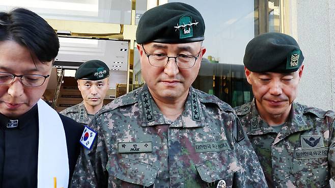군기 훈련을 받다가 사망 훈련병의 빈소 조문한 박안수 육군참모총장
