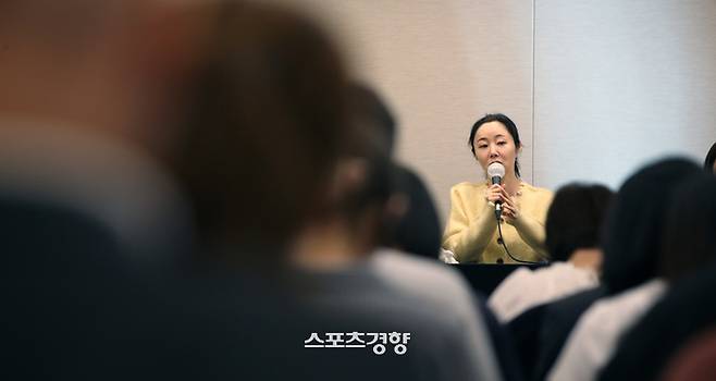 민희진 어도어 대표가 31일 서울 중구 프레스센터에서 어도어 임시주주총회 관련 기자회견을 하고 있다. 2023.05.31 권도현 기자