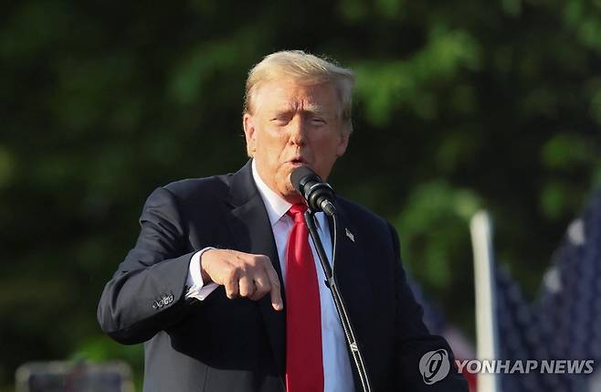 뉴욕 브롱크스서 유세하는 트럼프 [로이터 연합뉴스 자료사진. 재판매 및 DB 금지]