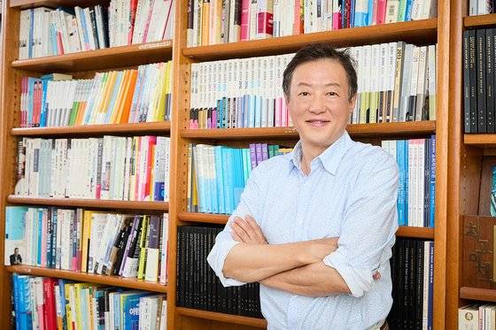 지난달 14일 김난도 서울대 소비자학과 교수를 만나 인터뷰했다. 사진 이대원