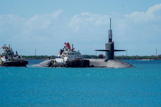 지난달 29일 괌 기지에 미 해군의 오하이오급 전략핵잠수함인 루이지애나호(SSBN-743)가 입항하고 있다. 출처 미 전략사 홈페이지