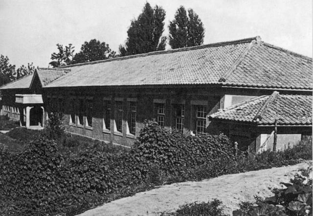 '광복 1호 대학'인 청주상대(청주대 전신) 1948년 당시 본관 건물. 청주대 제공