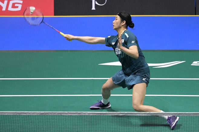 <yonhap photo-3764=""> (240528) -- SINGAPORE, May 28, 2024 (Xinhua) -- An Se Young hits a return during the women's singles round of 32 match between Thet Htar Thuzar of Myanmar and An Se Young of South Korea at the Singapore Badminton Open 2024 in Singapore, on May 28, 2024. (Photo by Then Chih Wey/Xinhua)/2024-05-28 20:01:48/ <저작권자 ⓒ 1980-2024 ㈜연합뉴스. 무단 전재 재배포 금지, AI 학습 및 활용 금지></yonhap>