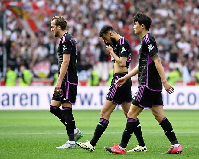 (LtoR) Bayern Munich's English forward #09 Harry Kane, Bayern Munich's Moroccan defender #40 Noussair Mazraoui and Bayern Munich's South Korean defender #03 Kim Min-Jae leave the pitch after the German first division Bundesliga football match between VfB Stuttgart and FC Bayern Munich in Stuttgart, southwestern Germany on May 4, 2024. Stuttgart won the match 3-1. (Photo by THOMAS KIENZLE / AFP) / DFL REGULATIONS PROHIBIT ANY USE OF PHOTOGRAPHS AS IMAGE SEQUENCES AND/OR QUASI-VIDEO







<저작권자(c) 연합뉴스, 무단 전재-재배포, AI 학습 및 활용 금지>