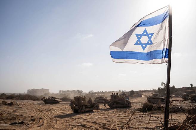 가자지구에 꽂힌 이스라엘 국기. /연합뉴스