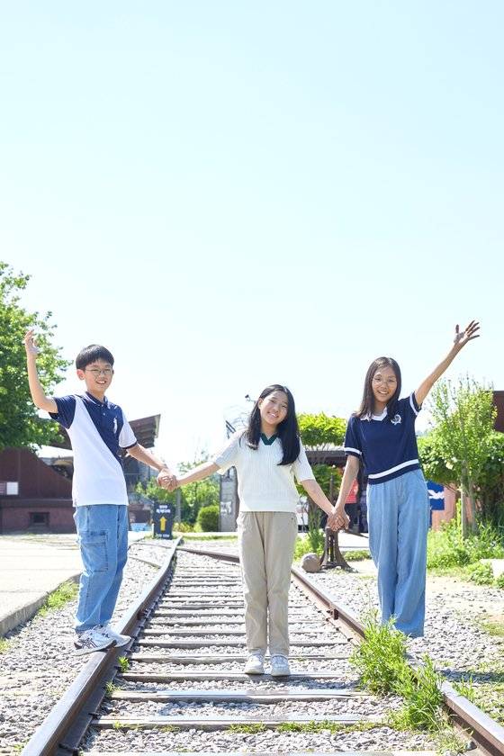 이서준·권혜원·정하은(왼쪽부터) 학생기자가 경기도 파주 인근 DMZ와 접경지역을 찾아 남북 분단의 현장을 둘러보며 그곳에 얽힌 이야기를 들여다봤다.