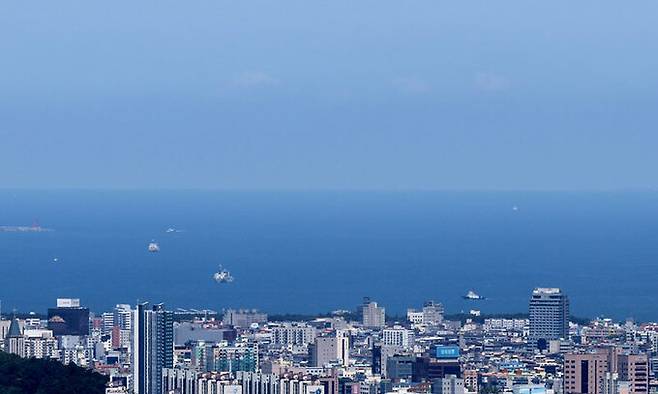 3일 경북 경주시 강동면 형산에서 바라본 포항 영일만 앞바다 수평선의 모습. 뉴시스