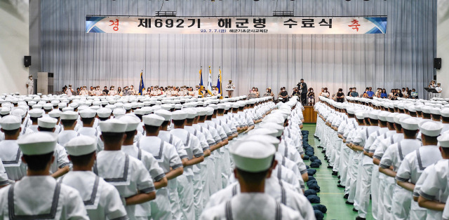 지난 7월 7일 오후 경남 창원시 진해구 해군기초군사교육단에서 제692기 해군병 수료식이 진행되고 있다. 사진 제공=해군