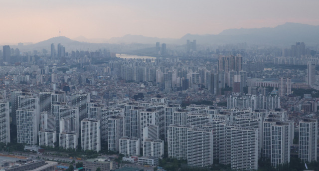 사진은 상공에서 바라본 서울 강남구, 송파구 등 서울시내 아파트 단지 전경. /서울경제 DB