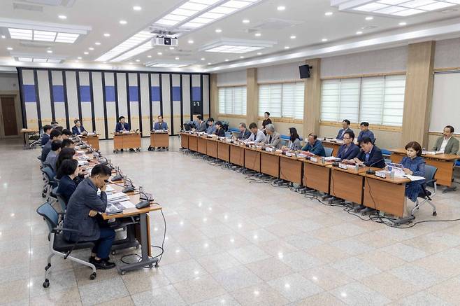 최충규 대덕구청장이 2024 대덕물빛축제 최종성과 보고회를 진행하고 있다. Ⓒ대전대덕구