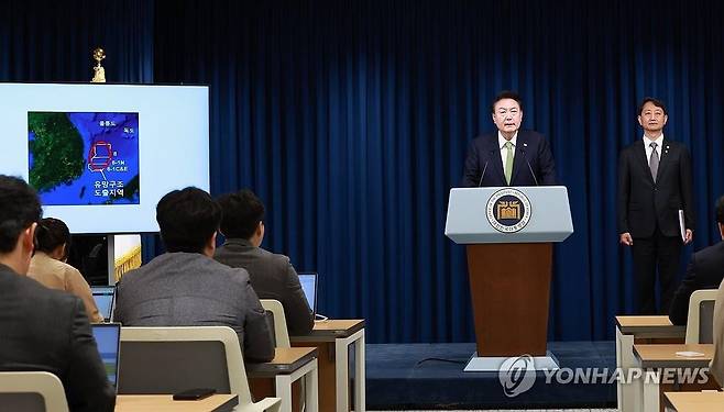 국정브리핑하는 윤석열 대통령 (서울=연합뉴스) 홍해인 기자 = 윤석열 대통령이 3일 오전 서울 용산 대통령실 청사 브리핑실에서 경제 현안과 관련해 국정 브리핑을 하고 있다. 2024.6.3 hihong@yna.co.kr