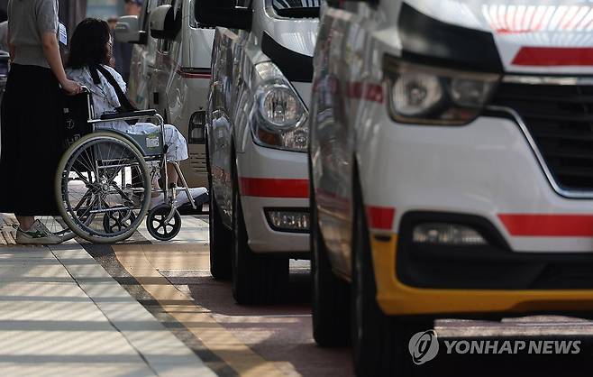 계속되는 갈등에 불편은 환자 몫 (서울=연합뉴스) 신준희 기자