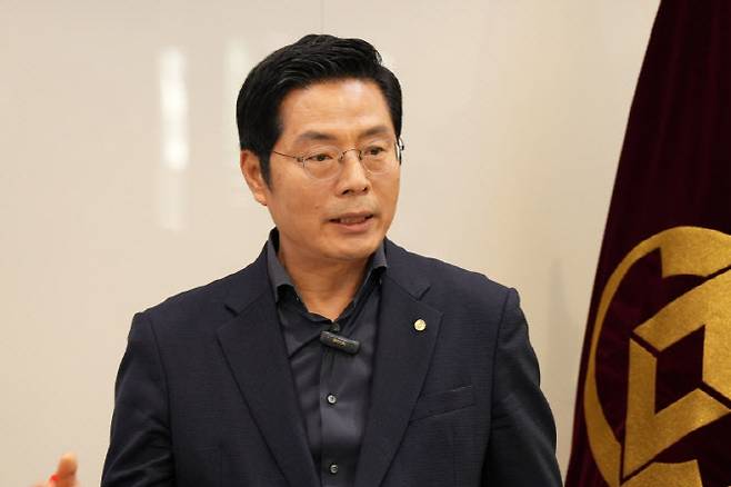 구재이 한국세무사회 회장이 지난달 31일 서울 서초 세무사회관에서 기자회견을 열고 ‘탈세조장 환급신고’ 관련 성명서를 발표했다(사진=세무사회 제공)