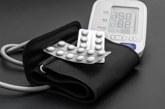 크로노타입에 맞춰 혈압약을 복용하면 심장마비 위험으로부터 심장을 보호하는 데 도움이 될 수 있는 것으로 나타났다. [사진= 게티이미지뱅크]
