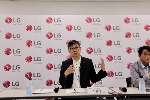 LG전자 테네시 공장 송창호 법인장이 지난달 31일(현지시간) 미국 테네시주 클라크스빌 공장에서 열린 특파원단 간담회에서 발언하고 있다. [워싱턴 특파원단 공동 취재]