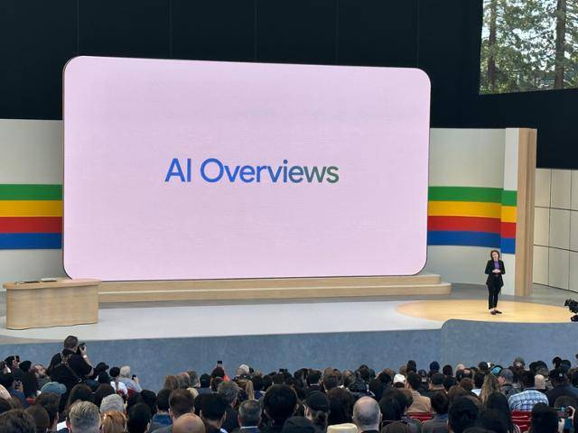 지난달 14일 미국 실리콘밸리 구글 본사에서 열린 연례 개발자 회의(I/O)에서 리즈 리드 구글 검색 담당 수석 부사장이 인공지능 검색 기능인 'AI 오버뷰'를 소개하고 있다. 실리콘밸리=이서희 특파원