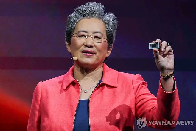 개회사 하는 리사 수 AMD CEO (타이베이 로이터=연합뉴스) 리사 수 AMD 최고경영자(CEO)가 3일 대만 타이베이에서 열린 컴퓨텍스 포럼에서 개회사를 하고 있다. 리사 수는 대만계 미국인이다. 2024.06.03 passion@yna.co.kr