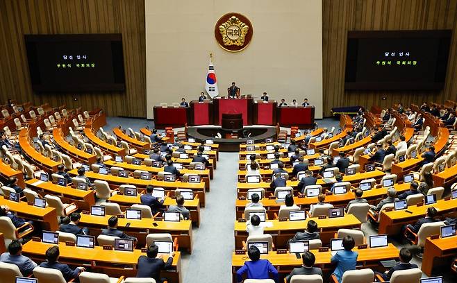 국회의장에 선출된 우원식 더불어민주당 의원이 5일 오후 서울 여의도 국회 본회의장에서 당선인사를 하고 있다. 2024.6.5/뉴스1