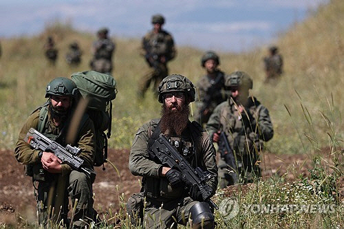 접경에서 훈련하는 이스라엘 보병. [EPA=연합뉴스]