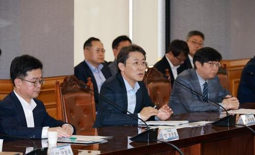 Kwon Dae-young, secretary-general of the Financial Services Commission (FSC), speaks during a meeting on PF-related loans in Seoul on Wednesday. [YONHAP]