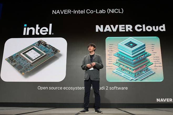 하정우 네이버클라우드 AI이노베이션 센터장이 5일 '인텔 AI 서밋 서울 2024'에서 발표하고 있다. [인텔 제공]