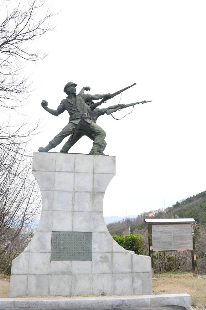 [대구=뉴시스] 대구시 남구 낙동강전승기념관 내 위치한 '학도의용군 6·25 참전 기념비'. (사진=대구지방보훈청 제공) 2024.06.05. photo@newsis.com *재판매 및 DB 금지