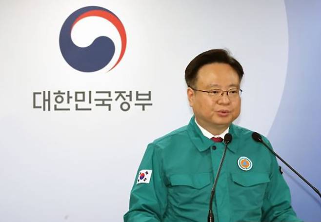 조규홍 보건복지부 장관이 4일 정부서울청사에서 의료개혁 관련 현안브리핑을 하고 있다. 연합뉴스