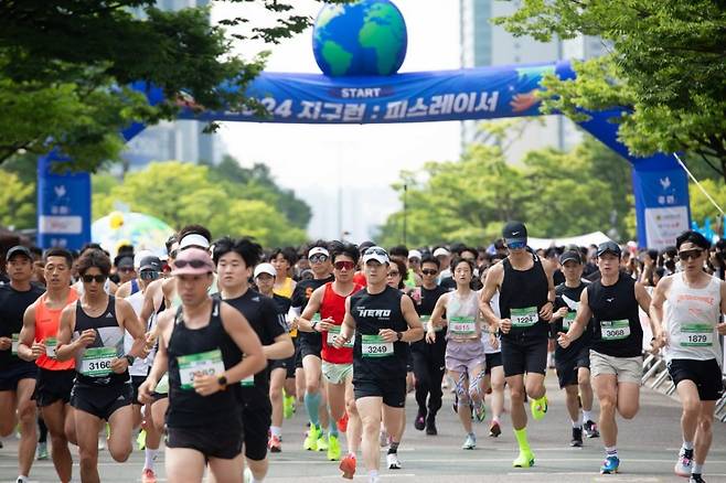 피스레이서들이 2024 지구런 출발 신호와 함께 달려나가고 있다. 사진제공=지구런