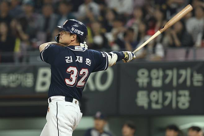 김재환은 5일 창원 NC파크에서 열린 '2024 신한 SOL Bank KBO 리그' NC와 주중 3연전 두 번째 맞대결에서 5번 지명타자로 선발 출전. 6회초 희생플라이로 2-2 승부의 균형을 맞췄다. 두산 베어스