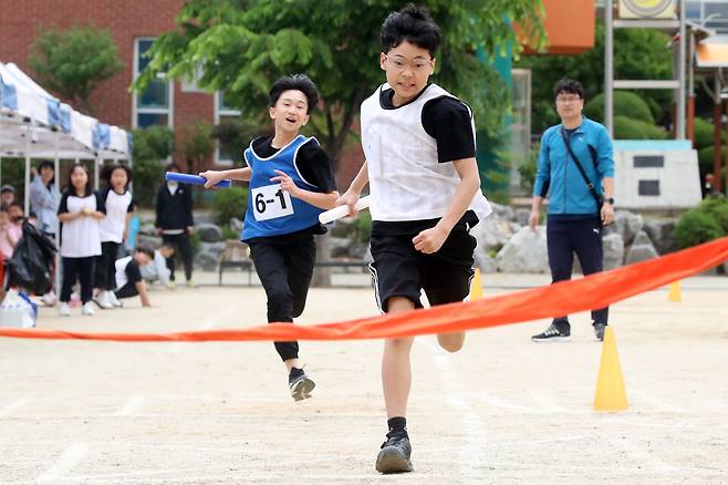 지난 4월 30일 대구진월초등학교 운동장에서 열린 진월꿈나무 한마음체육대회. 사진은 기사 내용과 관련없음. /뉴스1