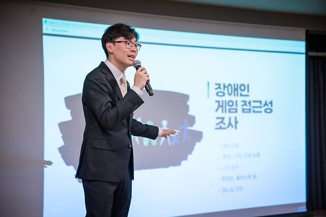 김민성 한국게임소비자협회장이 2024년 4월27일 열린 사단법인 창립총회에서 발표하고 있다. 한국게임소비자협회 제공