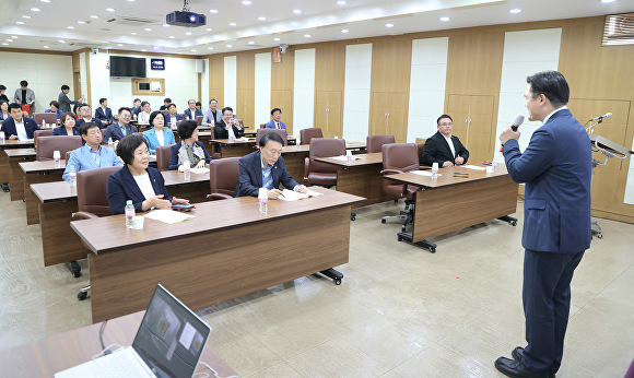 5일 대구시의원들의 정치자금법 개정 교육이 열리고 있다. [사진=대구시의회]