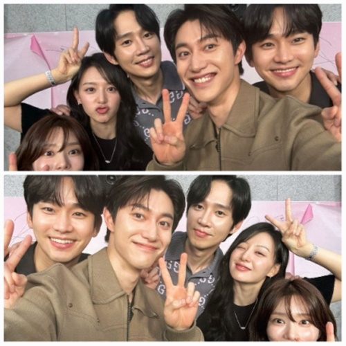 박성훈, 김지원, 김수현, 곽동연, 이주빈은 다정하게 포즈를 취하며 V 자를 그리며 환하게 웃고 있는 모습에서 본방송에 대한 아련한 추억몰이에 빠져들게 된다. 사진=이주빈 SNS