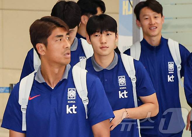 대한민국 축구 국가대표팀 배준호가 7일 오전 인천국제공항 제2터미널을 통해 귀국하고 있다.  2024.6.7/뉴스1 ⓒ News1 김도우 기자