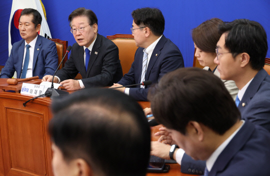 이재명 더불어민주당 대표가 7일 국회에서 열린 최고위원회의에서 발언을 하고 있다.   [연합뉴스]