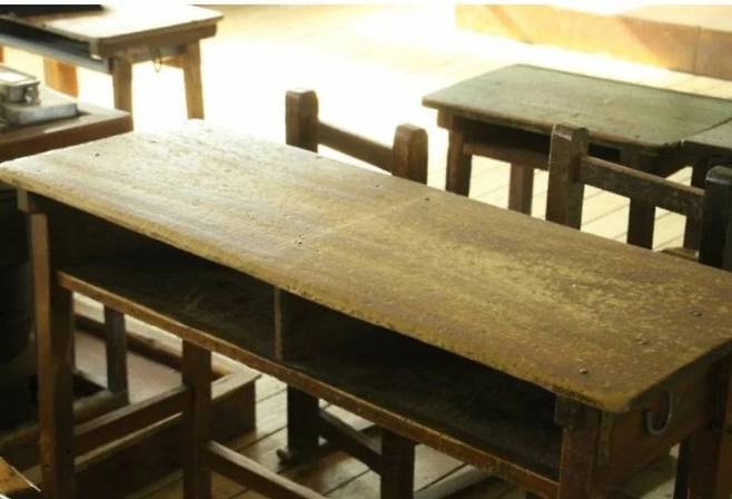 학교 다닐 때 책상 무슨 스타일이었음?