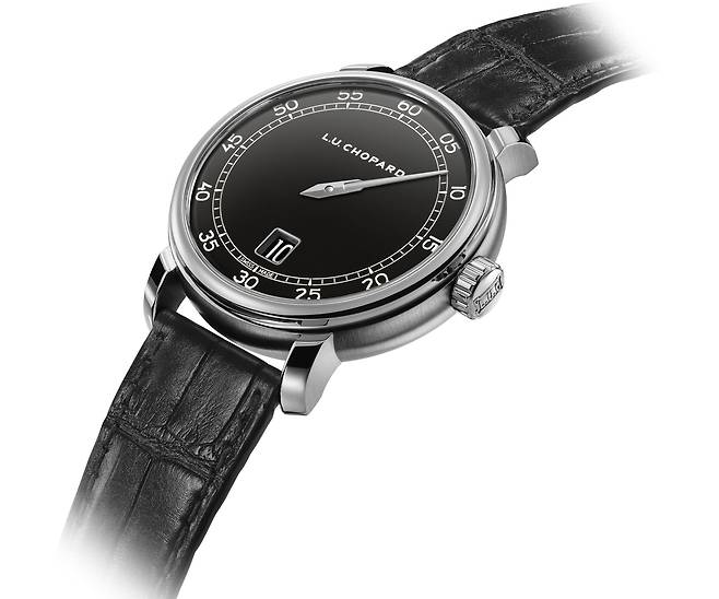 10시 8분이 지금 시계가 가리키는 현재 시각이다. 6시 방향 작은 창을 통해 '시'를 읽는다. [사진 쇼파드]