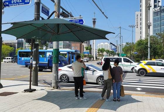 강서구가 관내에 설치한 무더위 그늘막. [사진 강서구청]